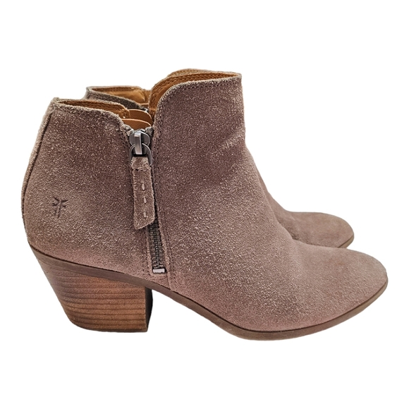 Frye Shoes - Frye Judith Suede Zip Booties In Taupe Size 7 Leather Boho Everyday Wear Basic